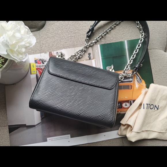 LOUIS VUITTON
Epi Twist Shoulder Bag PM Black - Picture 4 of 12